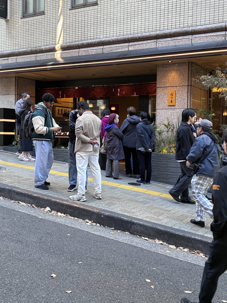 NOTBUSY7's tweet photo. #神楽坂　#伊勢籐　#紀の膳　#満月
伊勢籐・紀の膳・満月など　45年前と同じお店が残っていました
但し　紀の膳さんは坂の途中に少しばかり移転していました https://t.co/KiOQz5Zd3p