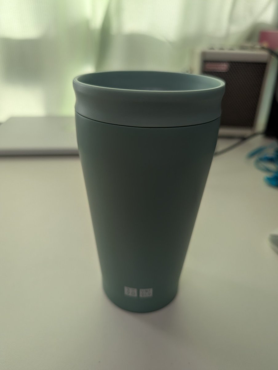 ユニクロ感謝祭で調子に乗って買物してたら１万円超えてステンレスボトルもらえた、やったあ✌️で、またまたスマホをレジに置き忘れて慌ててお店に戻り無事捕獲して帰ってきました。ユニクロにスマホ忘れる常習犯になってる。バカ過ぎる😭店員さんが親切でありがたい🙏