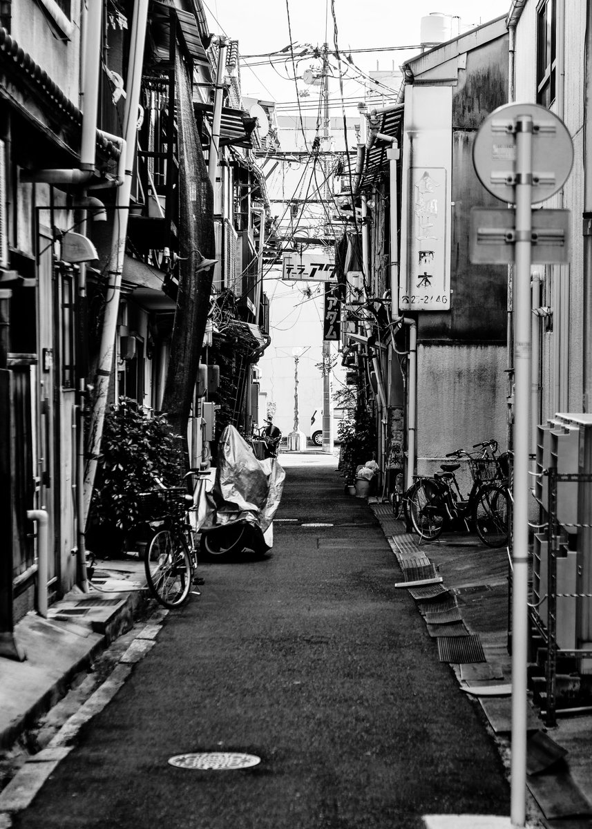 yamaken2024's tweet image. 尾道の路地裏🚶‍♂️
#尾道 #路地裏 #モノクロ