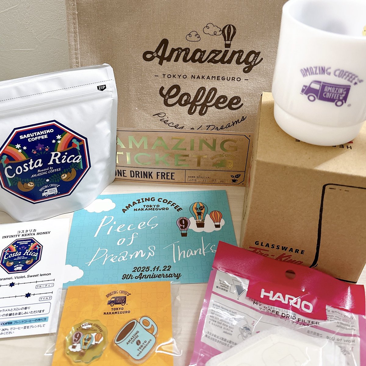 バッグが欲しくてセット買った( ◜ᴗ◝ ) マグカップもピンバッジも