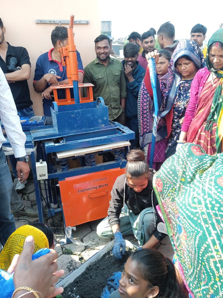 IITIOfficial's tweet image. IIT Indore’s CRDT conducted a 2-day Skill Development Training Programme in Simrol under the DST-SEED “Shramik Vikas” project.
190 participants received hands-on training in organic farming, construction skills &amp;amp; post-harvest solutions.

#IITIndore #SkillDevelopment #DSTSEED