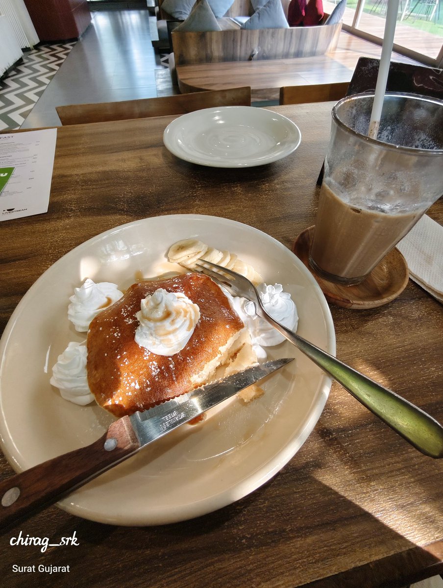 patelchiragsrk's tweet image. Self Date 😋😋
Whoever wants to join me. 
#breakfast #SaturdayVibes 
#healthylifestyle 
#twitter #friends