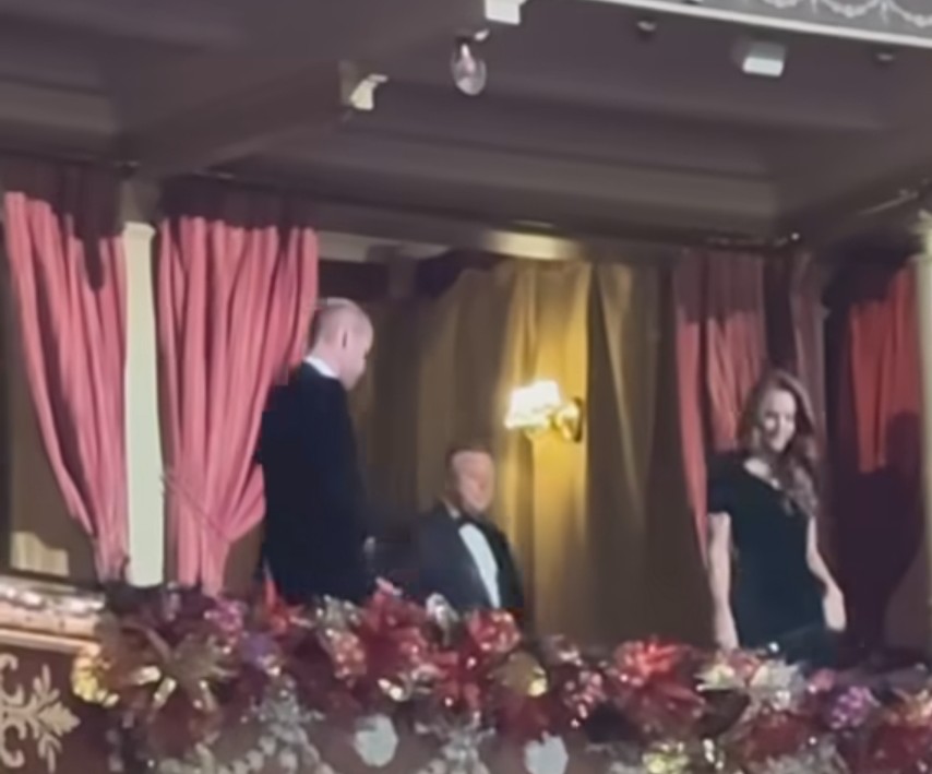 viv39047892's tweet image. If you didn&apos;t detest ol meg you would almost feel sorry for her!
Catherine owns it, she is in a league of her own.
She doesn&apos;t try to be Diana, why would she?
She is just herself and mememe cant stand it..
I call it gratification!
Harpers bizarre shows us what bizarre really is!