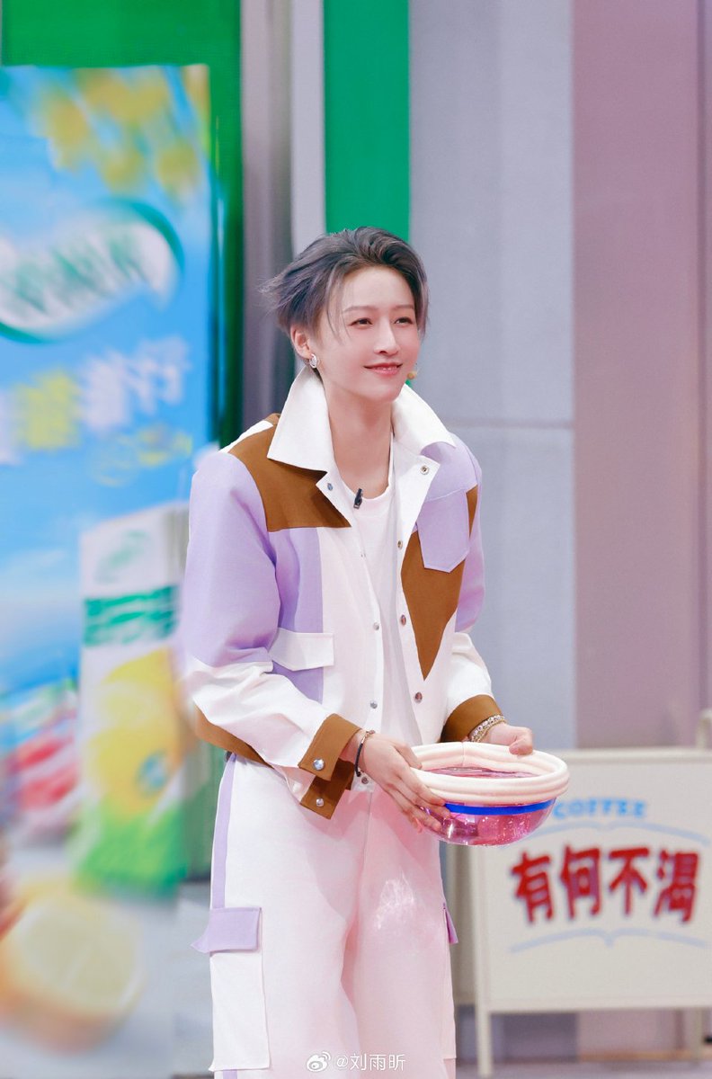 XIN LIU is the cutest girl that I ever seen 😍
<a href="/XinLiulyx0420/">XIN LIU 刘雨昕</a>

#XINLiu #LiuYuxin #刘雨昕