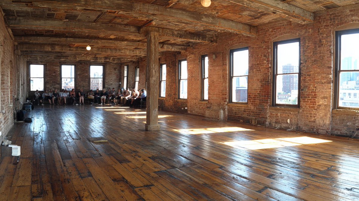 SparkfulArt's tweet image. An actor&apos;s loft, an actor&apos;s life. #midjourney #aiarts #aiartists #actors #broadway #AIArtistCommunity #midjourneyv7 #aiimages #newyork