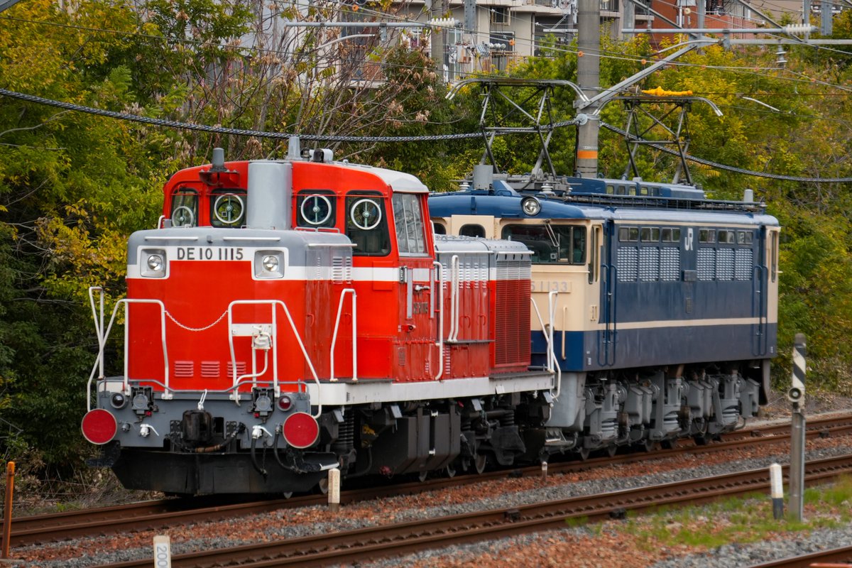 shomanasa's tweet photo. EF65 1133 + DE10 1115 配給列車
2025/11/22 宮原（操）-吹田（タ） https://t.co/OgFfxolR9L