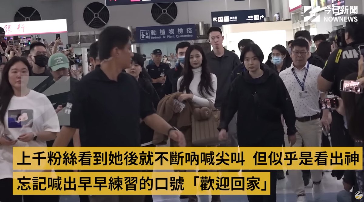 twicearchive001's tweet image. All news channels in Taiwan began with “Thousands of fans welcomed Tzuyu at the airport.” The Taiwanese President welcomed her return, every channel has been talking about TWICE all day, and now they&apos;re even live-streaming a merch booth. I’ve never witnessed a scene like this🥹