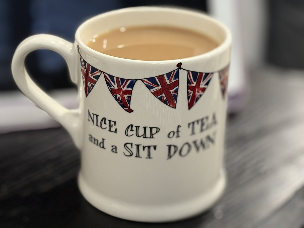 Ruthiebaker19's tweet image. “Arthur blinked at the screens and felt he was missing something important. Suddenly he realized what it was.

“Is there any tea on this spaceship?” he asked.”

Douglas Adams, The Hitchhiker’s Guide to the Galaxy

It’s the question I ask every day 🫖☕️🏴󠁧󠁢󠁥󠁮󠁧󠁿🇬🇧