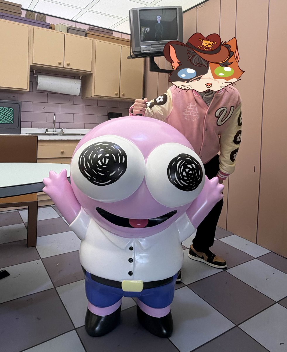 photos i took yesterday at the smiling friends hq pop up at nyc :D got to take a lot of cool photos and almost threw hands with an asshole lmao

#smilingfriends