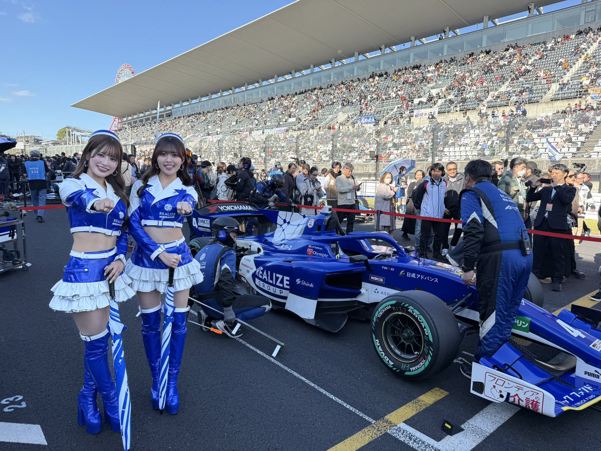 スーパーフォーミュラ最終戦
鈴鹿サーキット🦌

まもなく
第11戦 決勝レース(27Lap)スタート🏁

3号車 山下健太選手は11番手から
4号車 ザック選手は14番手から
追い上げを狙います🏎️

皆さま #KONDORACING へ
熱い声援よろしくお願いします‼️

#sformula
#近藤真彦
#リアライズコーポレーション