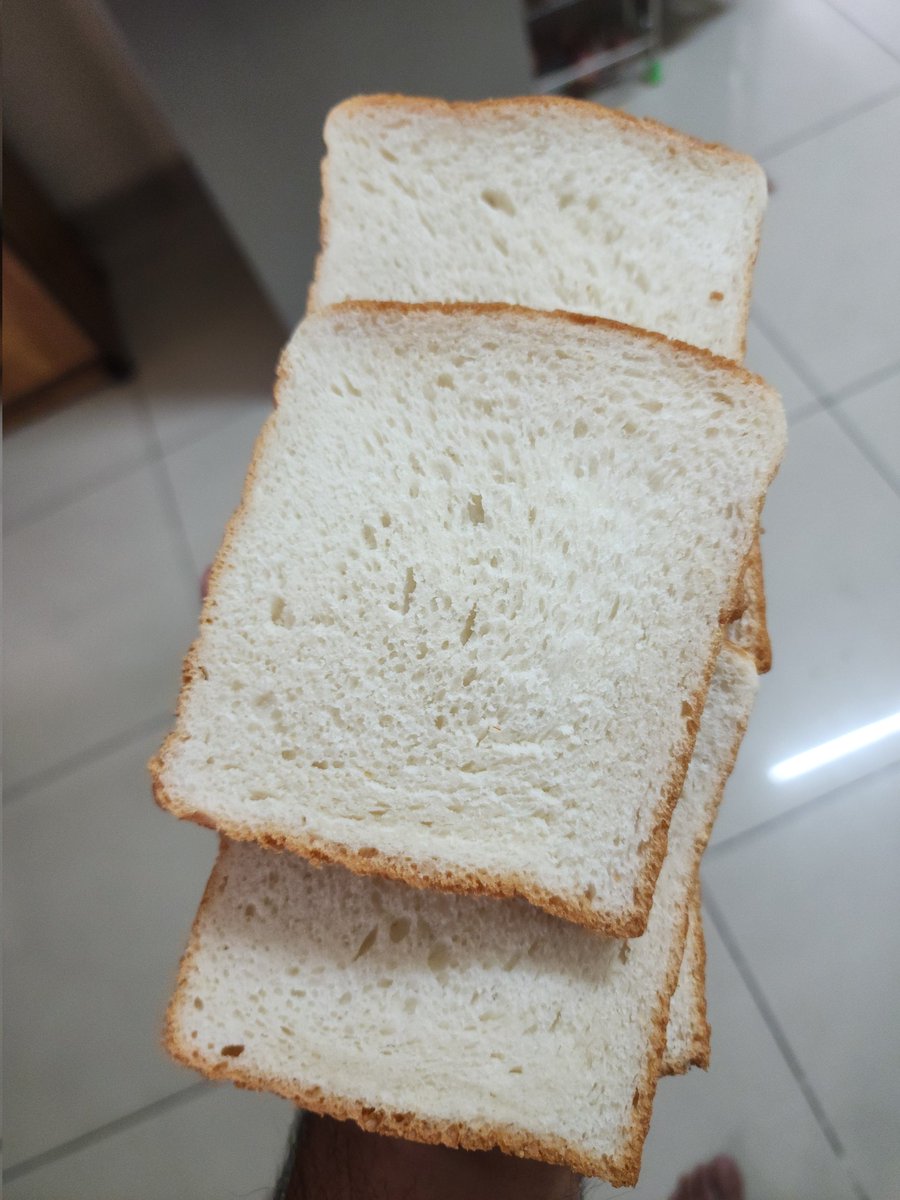 bigulchugh's tweet image. Today is 22nd Nov...
I just ordered one bread from #flipkart minutes. They sent the bread which is already expired as of yesterday.. 

But question is not about that... question about how this bread looks so fresh..  I opened up the bread and no signs of fungus or smell or…