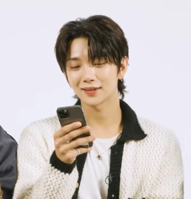 tfwsol's tweet image. joshua reading those thirst tweets