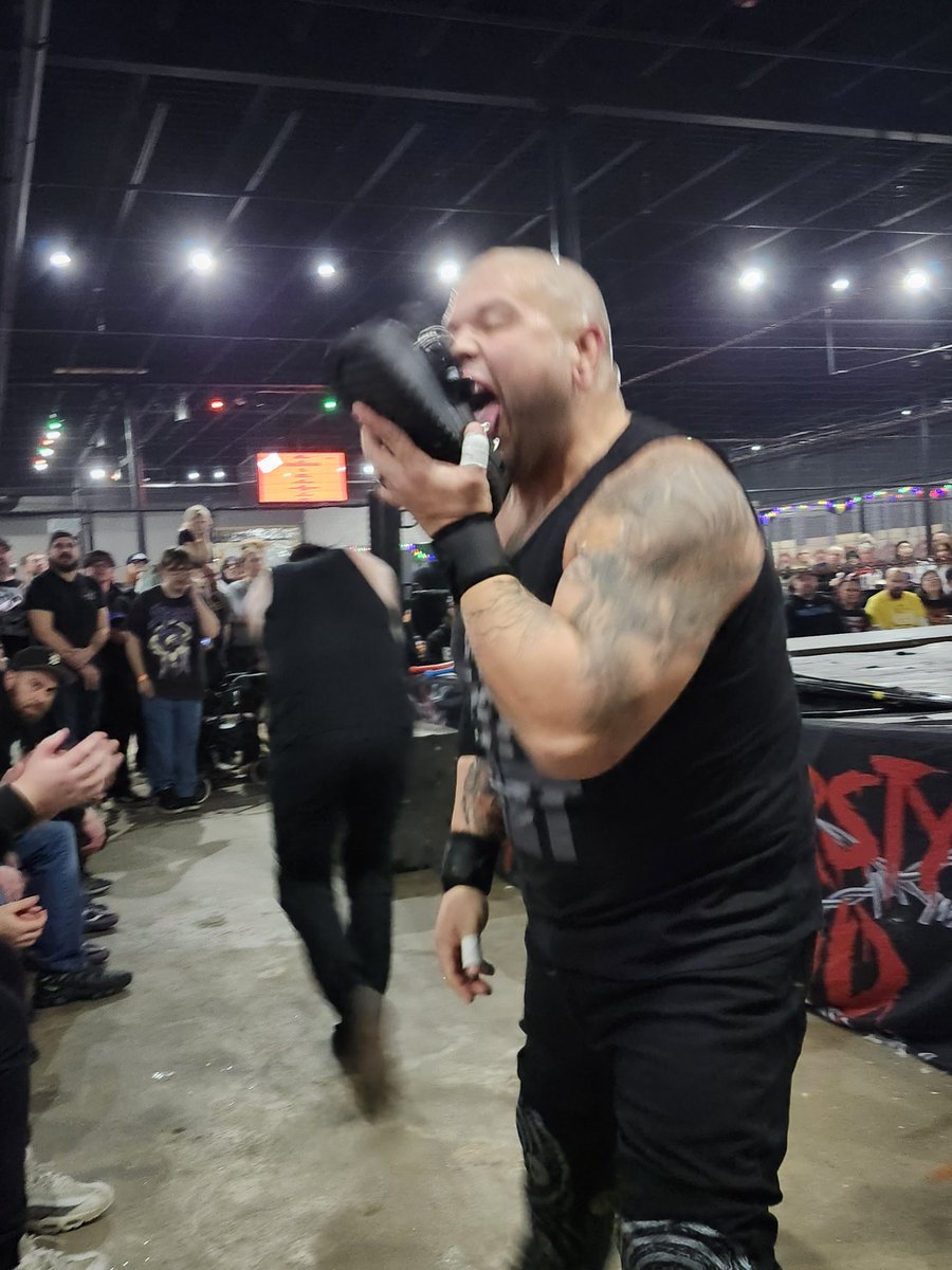 Tlieso's tweet image. VNDL48 &amp;amp; The Pillars had one of my favorite matches I&apos;ve seen this year.  So much violence, fun &amp;amp; a singalong.  #NHB87