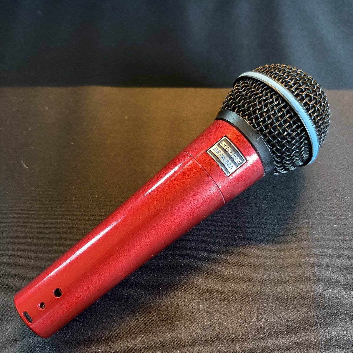 tomo_2203's tweet image. my new gear ?

…ではなく、長年使用したshure beta58をグリルも含めエアブラシで塗装。
耐久性は使ってみないとわからないけど、良い感じに仕上がりました

#shure
#beta58
#マイク塗装