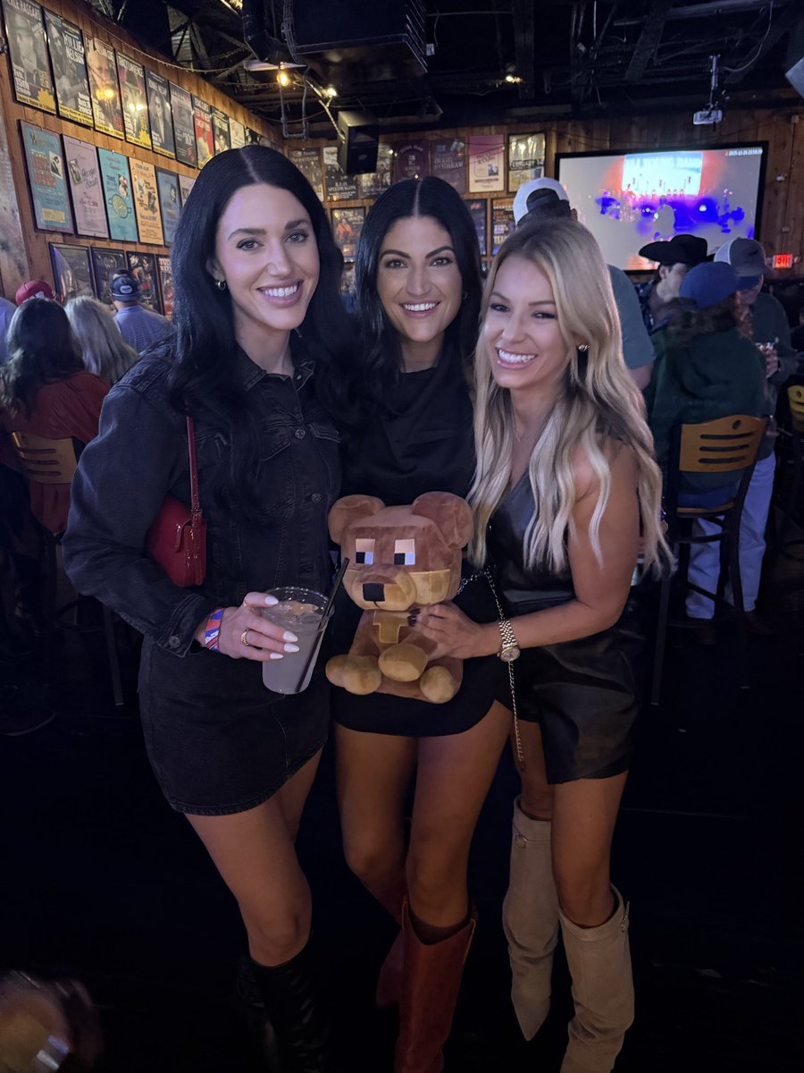 geezymeta's tweet image. The night is young! @doginaldogs @Mrs_HeidiB