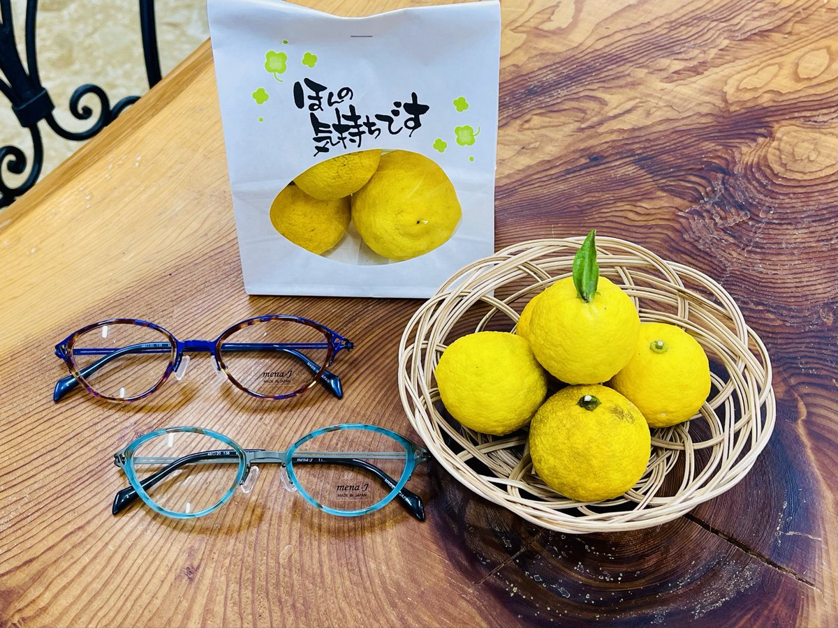 中柚子  柚子を追加で箱📦いっぱいにいただきました😅 どうぞ取りに来て