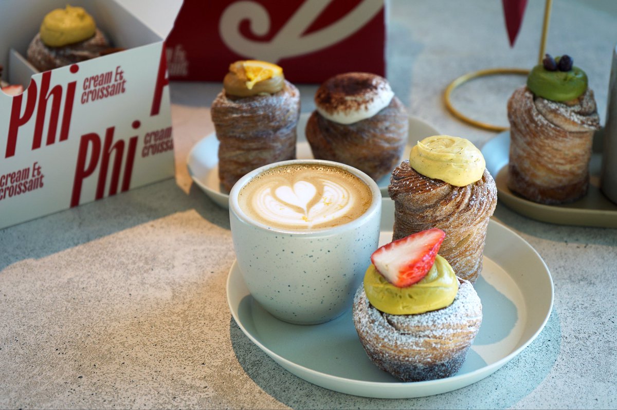 cafesnap_me's tweet image. 下北沢の人気カフェ「Et - THE CULTURAL COFFEEHOUSE -」を手がけるSCENIIUS（シーニアス）がクリーム&amp;amp;クロワッサンの専門店「Phi cream &amp;amp; croissant」を11月21日（金）、名古屋栄マルエイガレリアにオープンしました！

詳細はこちら
instagram.com/p/DRWJeHnEdQa/…