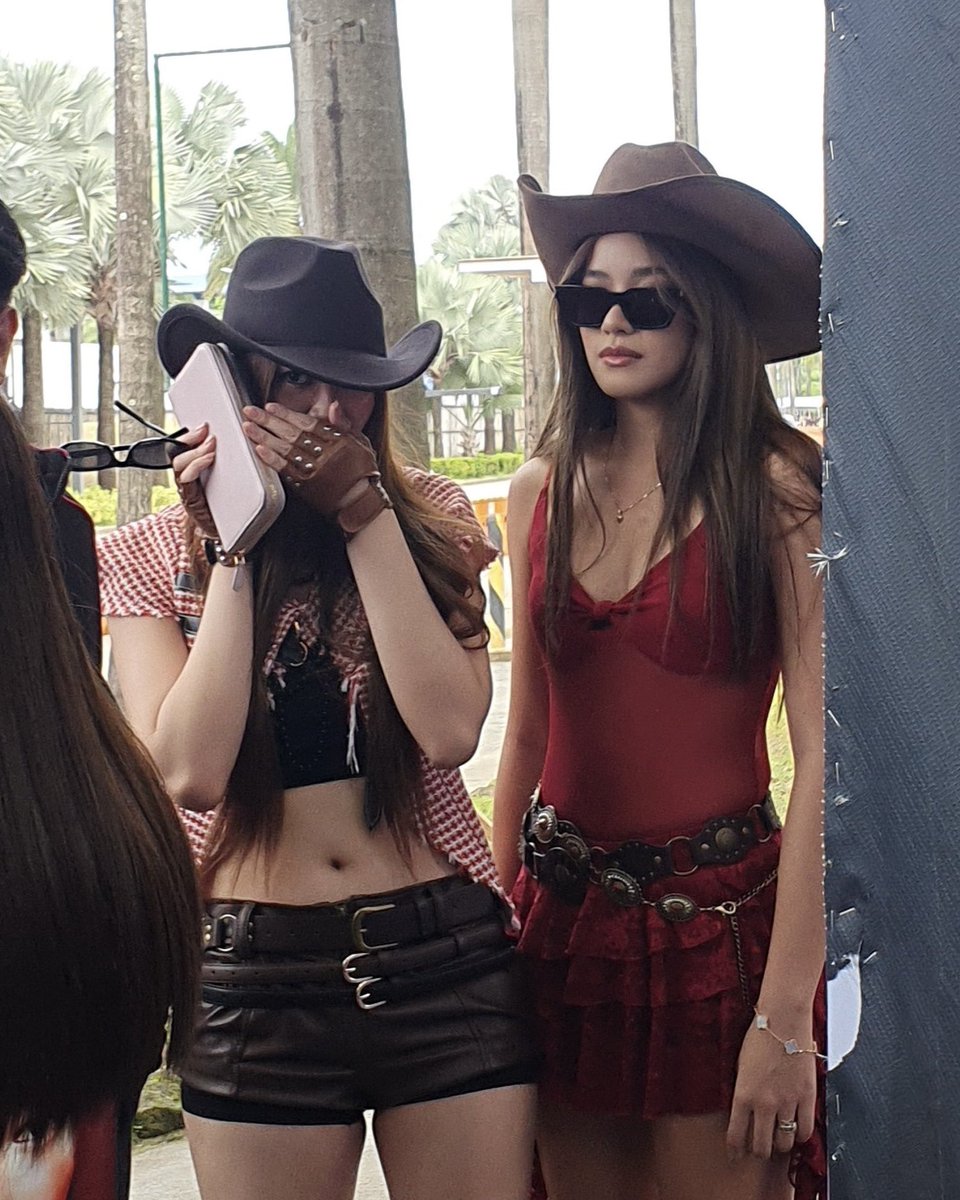 OMG OMG OMG OMG THIS LOOK!!! THEY’RE TOO DAMN HAWTTTTT