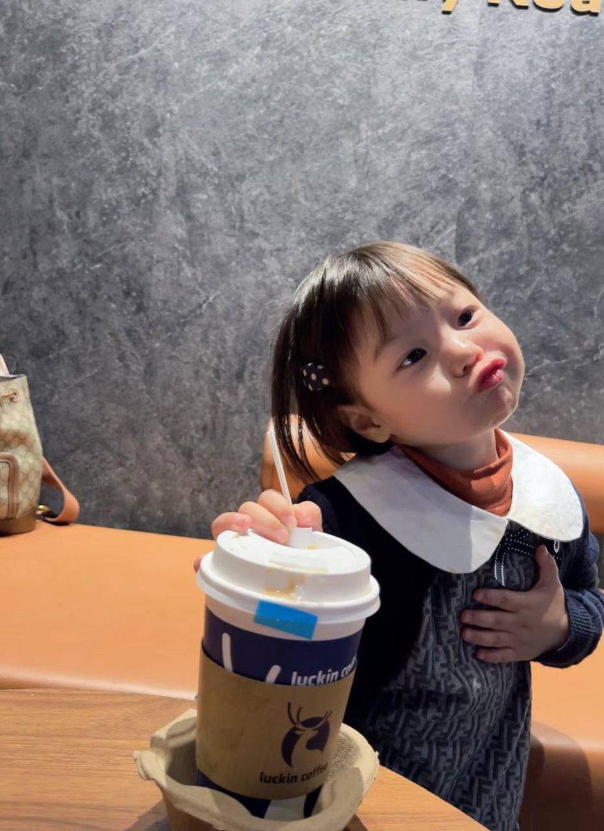 黄推福利内容 - 小昀昀的💃妈咪的精彩图片 福利姬小昀昀的💃妈咪分享的黄推图片2 - 网红私拍内容