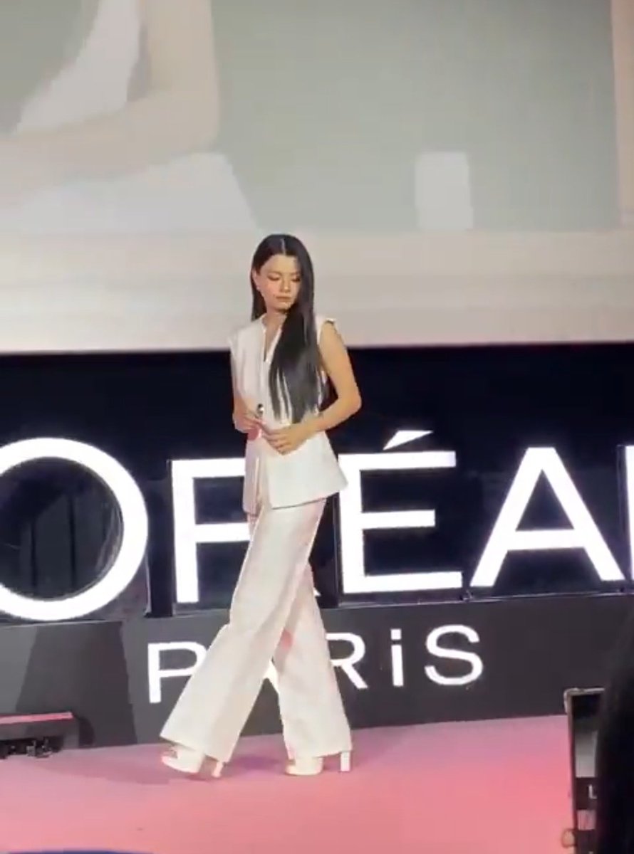 ploy_sasle's tweet image. เบคกี้ชุดขาว✅✅
เบคกี้ชุดขาวผมยาวว✅✅✅✅✅🤍

REBECCA GLOWS PLUMP AMBITION
#LOrealPlumpAmbitionxBecky