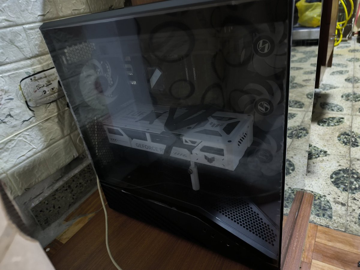 Emanuelit tweet media