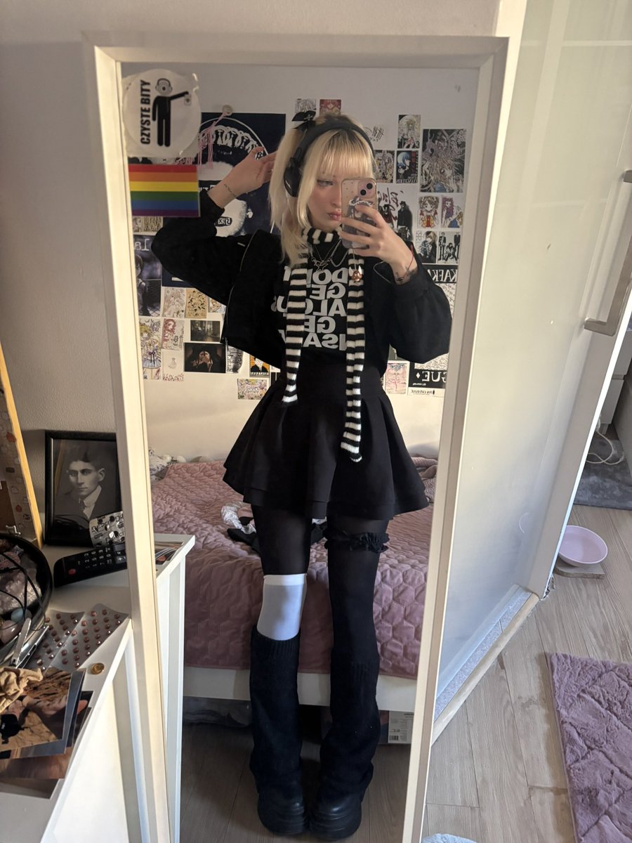 nyanciia's tweet image. what the shirt says (you can’t even see it)😝