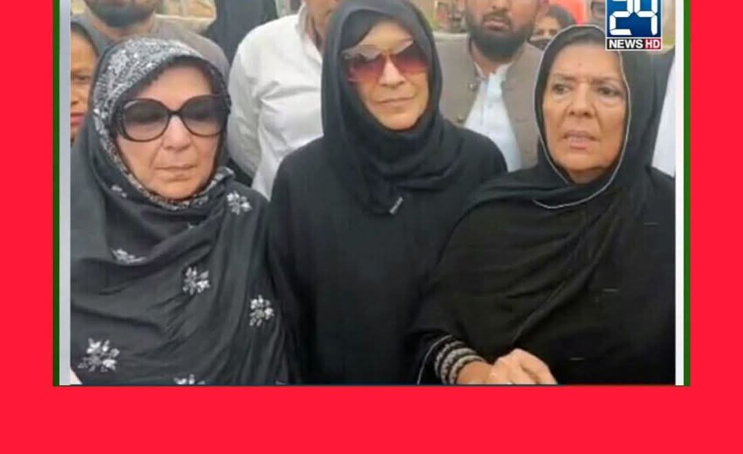 بھائی کی تین شادیاں ہوئیں۔ بہنیں کسی شادی میں شریک نہیں ہوئیں۔ بھائی وزیر اعظم بنا۔ بہنیں حلف برداری تقریب میں شریک نہیں ہوئیں۔ لیکن اب ہر ہفتے اڈیالہ پہنچ جاتی ہیں۔ اور پولیس سے بدتمیزی کر کے واپس چلی جاتی ہیں۔ یہ چور بھائی سے ملاقات کرنے نہیں، فتنہ و فساد برپا کرنے جاتی ہیں۔