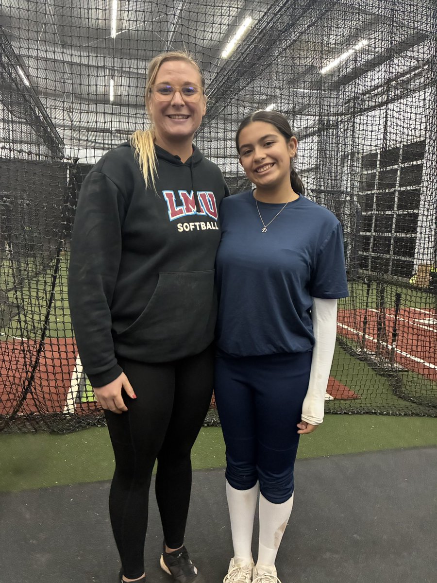DestinyR2030's tweet image. Had the BEST time at my first college clinic! Huge thanks to @lmulionsSB for running an amazing clinic even when the rain didn’t cooperate. Shoutout to @shelbyjeff20 and @Savvhooks19 for the pitching tips you two were awesome! #14u #2030 #pitcher  #lmusoftball