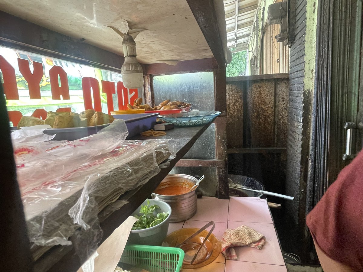 Pecel lele legend di jembatan 2 narogong