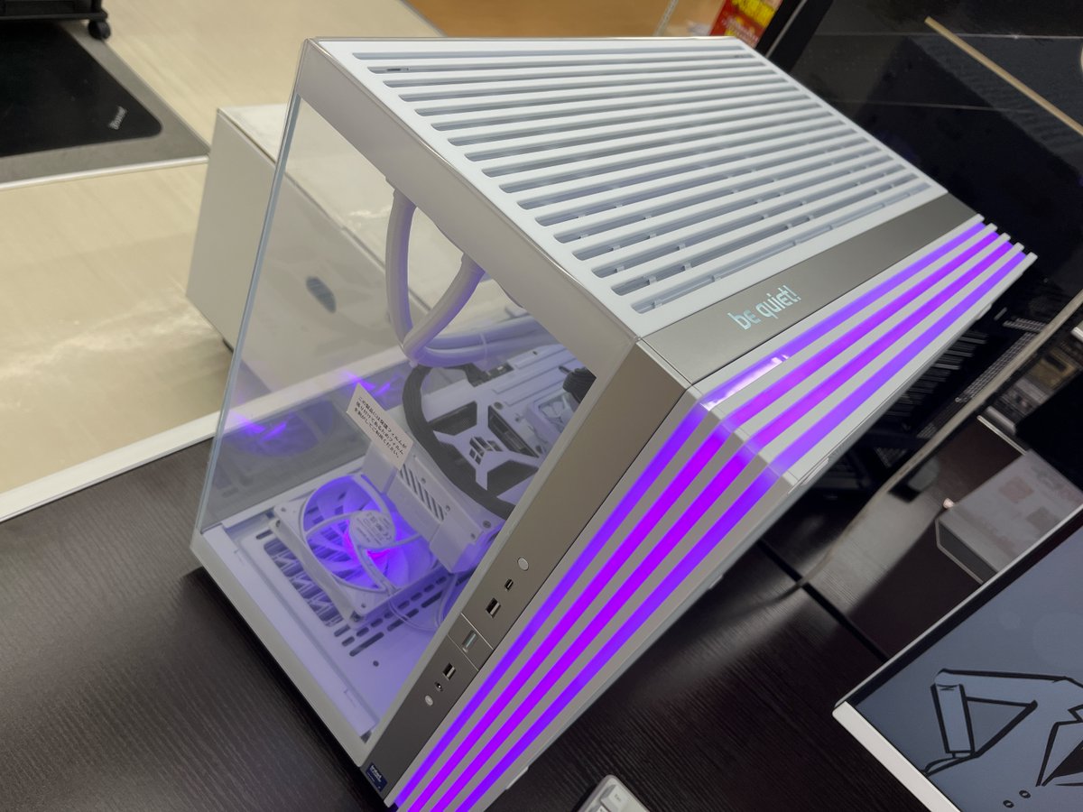 ap_kagoshima's tweet image. ホワイト統一×高エアフローの商品、かなり良い感じに仕上がりました✨
be quiet!ケースにAIO、RGBファン、ホワイトRTXまでそろえて“見て楽しい1台”です💡
写真より実物のほうが映えるので、ぜひ店頭でどうぞ👀
#自作PC #ASUS #bequiet #ゲーミングPC