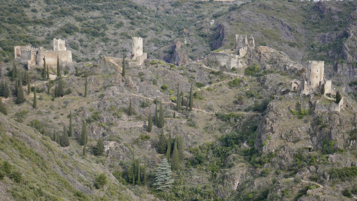 Balade_Sympa's tweet image. 👉 Les quatre châteaux de Lastours qui se dressent près de Carcassonne, dans l&apos;Aude 🏃👍#BaladeSympa #aude #occitanie #MagnifiqueFrance