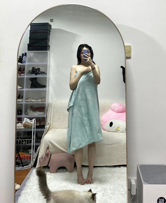 _caetano09's tweet photo. 忙忙碌碌的又工作了一天，老师的这个年纪欲望感觉还是有点大的，昨天没有约到人自己摸了摸，水好多🥰
  不要在你最硬的时候错过了了水最多的我，
老师快下班了，喜欢老师的可以报名了 #老师 #线下无门槛 https://t.co/ewPXYvg8Sx