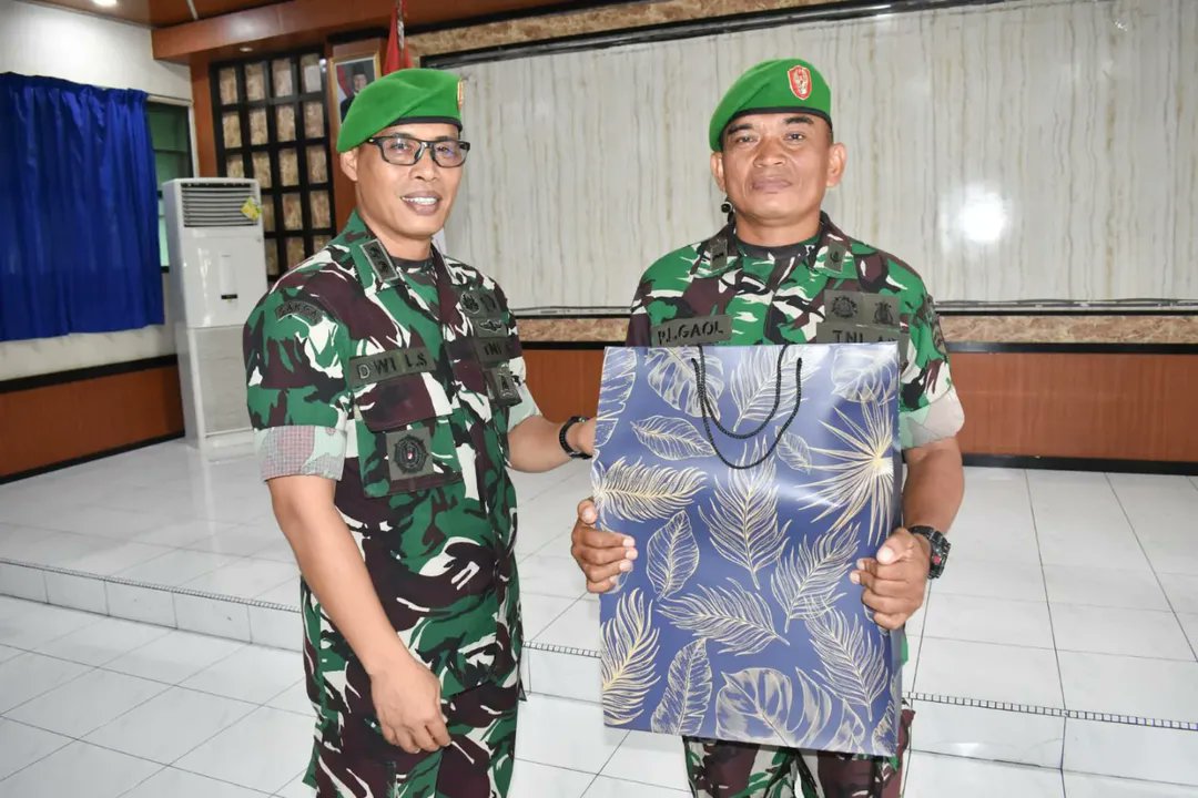 ajendam1bb's tweet photo. Kaajendam I/BB Letkol Caj Dwi Listyo Saputro Memimpin Acara Wisuda Purna Tugas Personel Ajendam I/BB, Yang Dilaksanakan Sebagai Salah Satu Bentuk Penghargaan Pimpinan Dalam Hal Ini Kaajendam I/BB Kepada Personel Baik Militer, PNS Yang Akan Melaksanakan Masa Pensiun. (21/11/25) https://t.co/BKxmFY2sll
