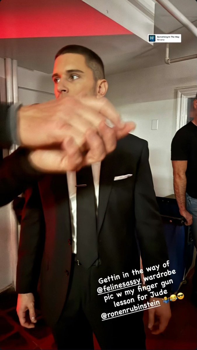 OMGGGG RONEN IN A SUIT FOR #SwatExiles FUCKKKK!!! 🤯🤯🔥 LOOK AT HIM!! 🥵🥵

#RonenRubinstein #911LoneStar #Tarlos