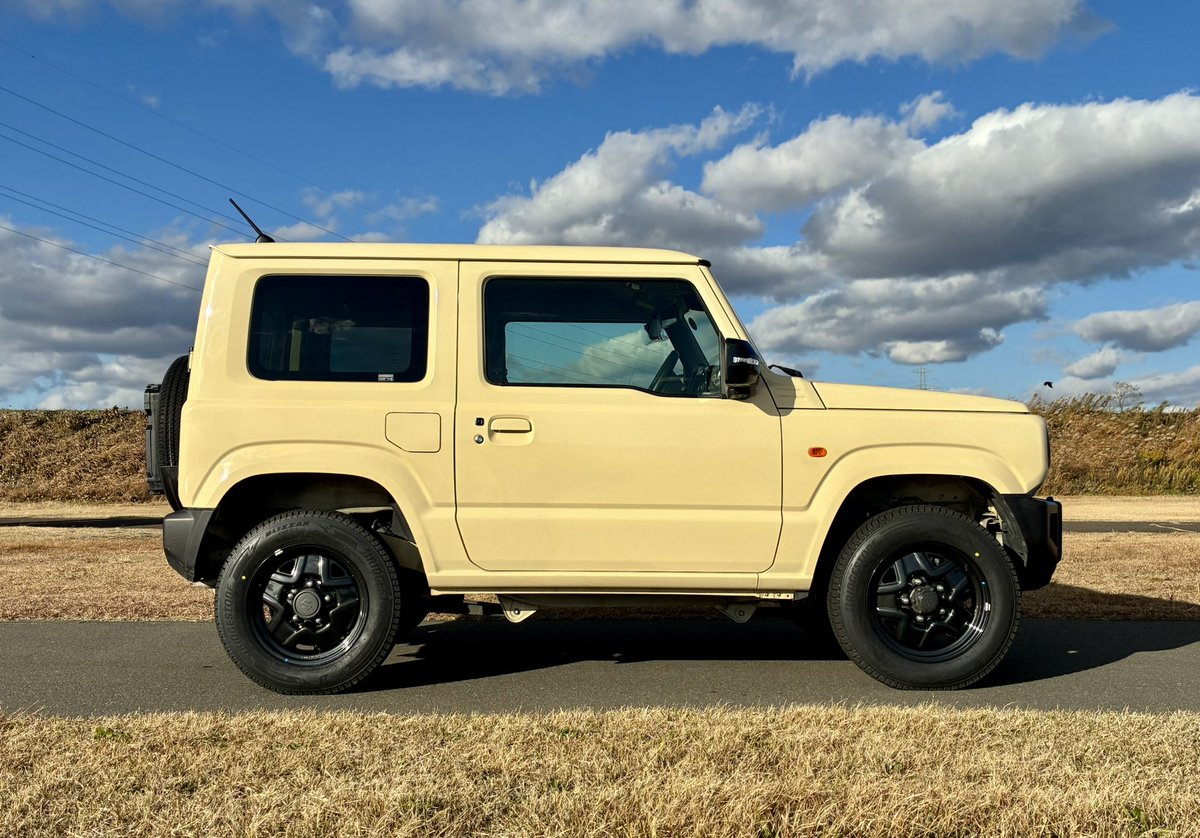 fqKhKt0VoY4xNcH's tweet image. 冬支度ジムニー
純正派です。
#APIO
#アピオ
#JB64W
#ジムニー
#ブリザック
#ジムニーのある暮らし