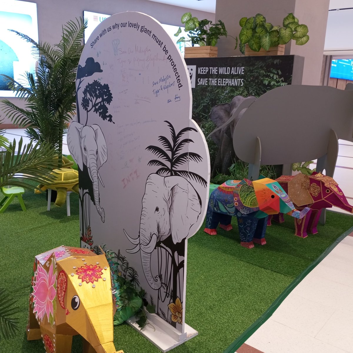 woadriene's tweet image. save animal by supporting @WWF through fund raising @trxmycity