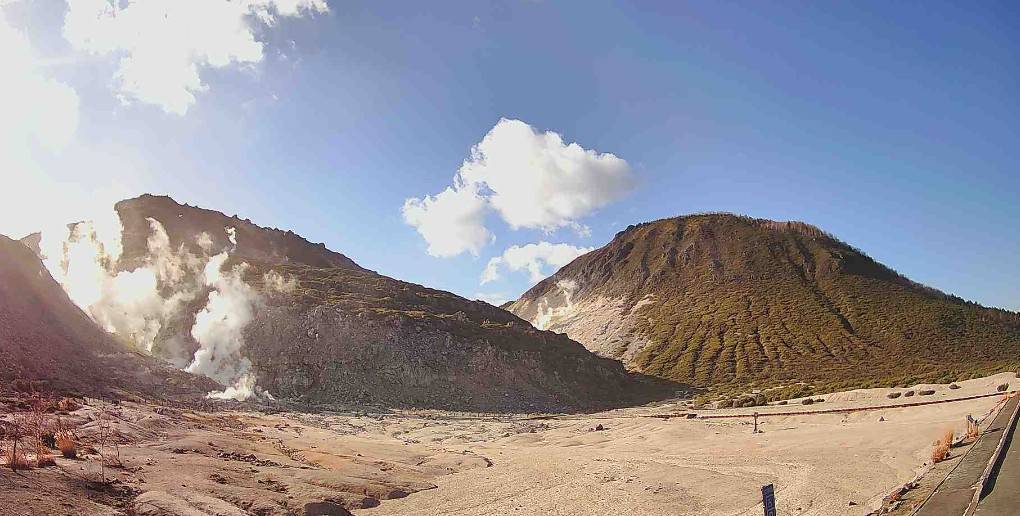 この三連休は星空指数も絶好調みたいですよ🌟弟子屈に滞在の方は夜の摩周湖・硫黄山へぜひお越しください!!良い1日を!!#硫黄山 #摩周湖 #道東三湖 #旅行 #北海道 #観光 #弟子屈町