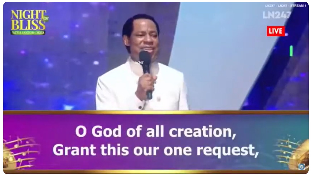 cybev_'s tweet photo. Pastor Chris REKINDLES PATROTISM in the hearts of millions of Nigerians 🇳🇬 during Night Of Bliss 🇳🇬

I love that part of the anthem that says "help us build a nation where no man is oppressed" 
GOD BLESS NIGERIA 🇳🇬🇳🇬
#cybev https://t.co/V47VKiB7Vw