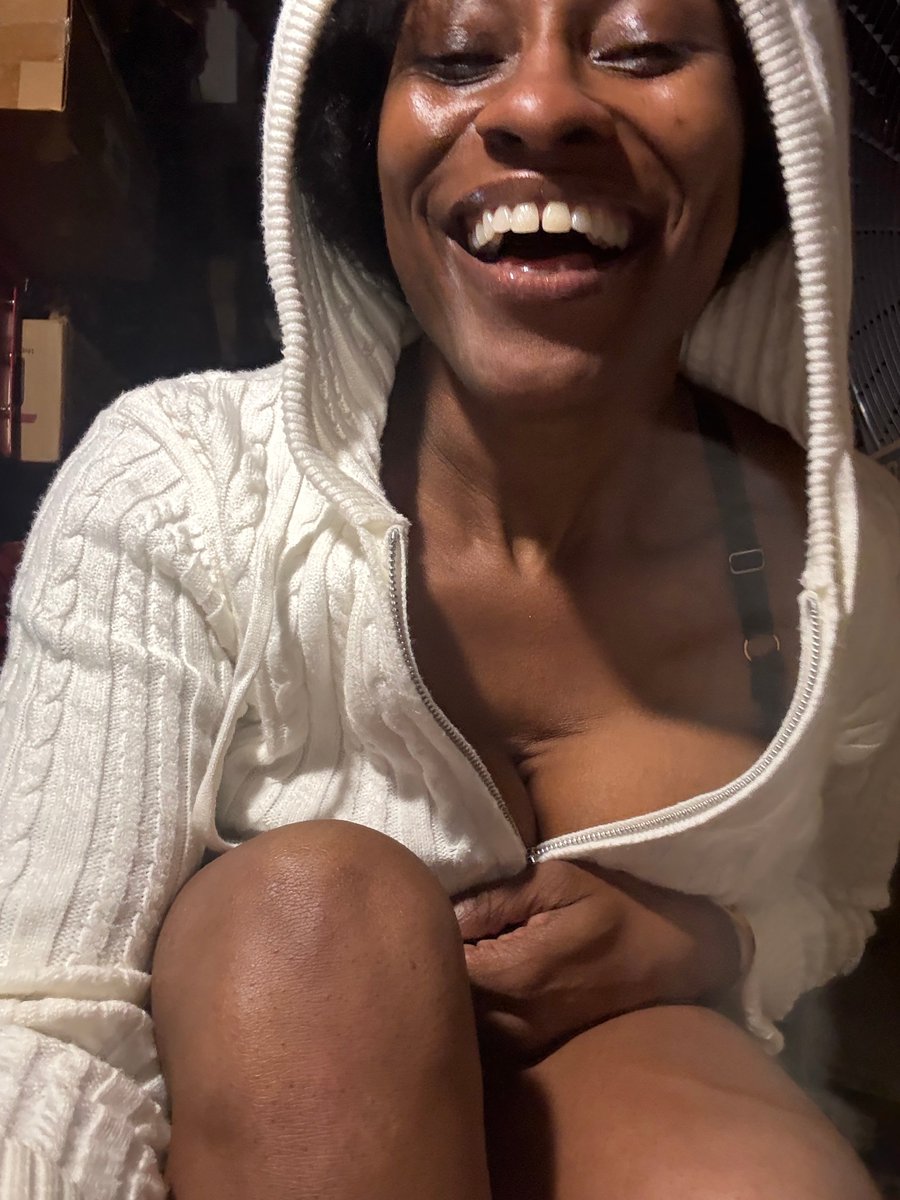 I've started a live show @Stripchat 👉 stripchat.com/wynterheat/fol… #stripchat #stripchatlive