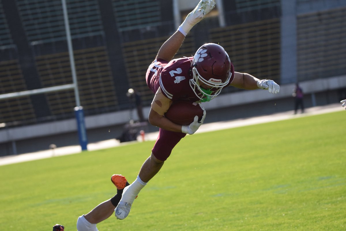 RitsumeiSports's tweet image. 【アメリカンフットボール部】
2025年度全日本大学アメリカンフットボール選手権／準々決勝／対・法政大学ORANGE

第１Ｑ 立命館14ー０法政大

漆原のラン、大島へのパスでリードを奪う🔥