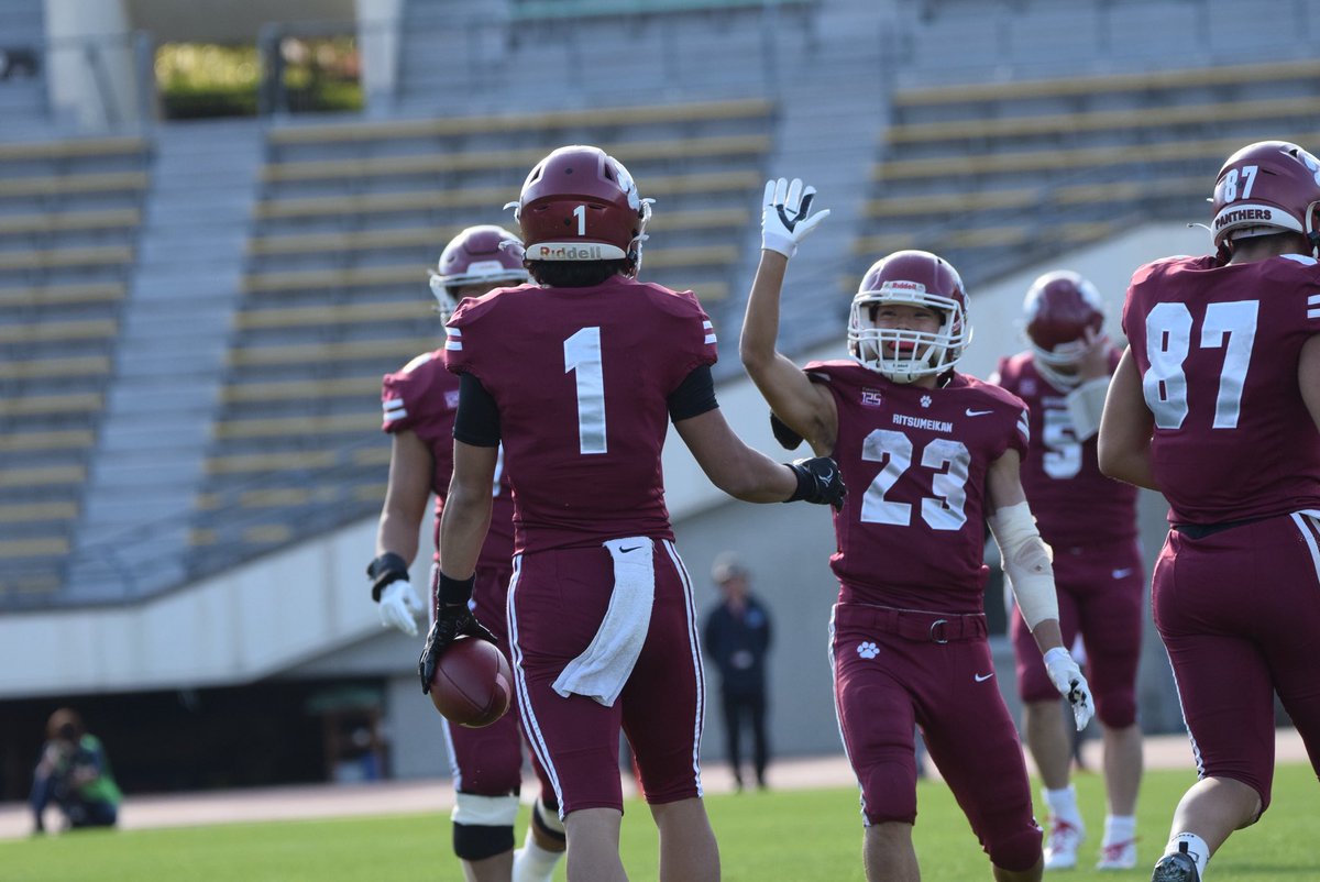 RitsumeiSports's tweet image. 【アメリカンフットボール部】
2025年度全日本大学アメリカンフットボール選手権／準々決勝／対・法政大学ORANGE

第１Ｑ 立命館14ー０法政大

漆原のラン、大島へのパスでリードを奪う🔥