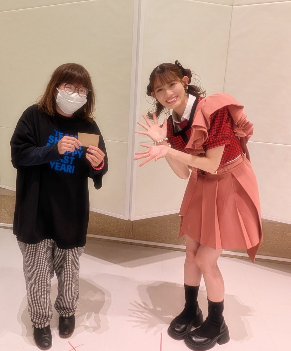 wQCvLtwvM070061's tweet photo. 25.11.21  #TEAMSHACHI
#ttt28 お疲れ様でした😊❤️
２部の　#秋本帆華　さん❤️の
じゃんけんの時に勝ちました🍊
🍊ありがとうございます✉️
❤️読んでくれた？
🍊まだ読んでない
❤️まだ読んでないの😅
🍊　😆
髪型、とても可愛い🫶❤️🪼 https://t.co/UQGKV2B0bP