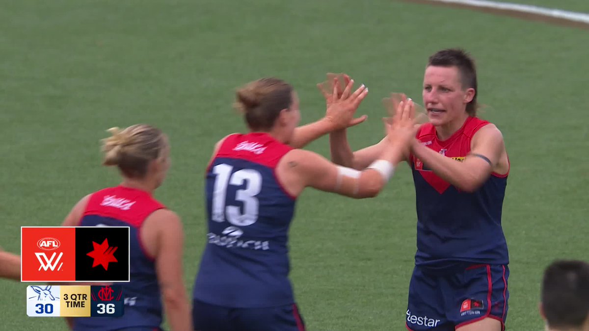 aflwomens's tweet image. One more quarter to go, the Roos&apos; winning streak is hanging by a thread 👀

#AFLWFinals