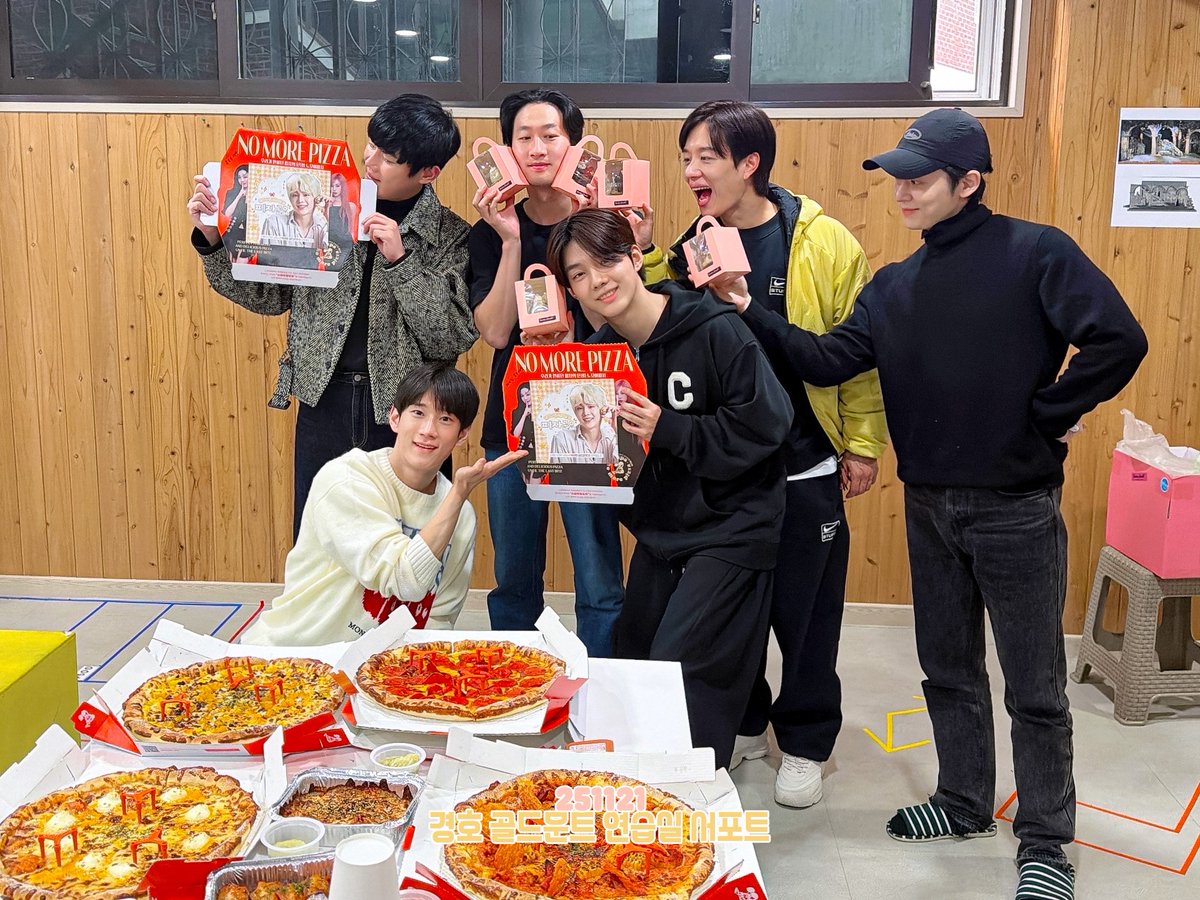 251121 나르치스와 골드문트💐 연습실 서포트

언제나 절 구원하는 건
    피자군요 ...🍕
박경호 배우님과 나르치스 골트문트 팀을 응원하며 연습실 서포트 진행했습니다ෆ

*인증사진 크롭, 2차 가공 없이 재업로드 가능합니다ჱ̒ ｰ̀֊ｰ́ )
