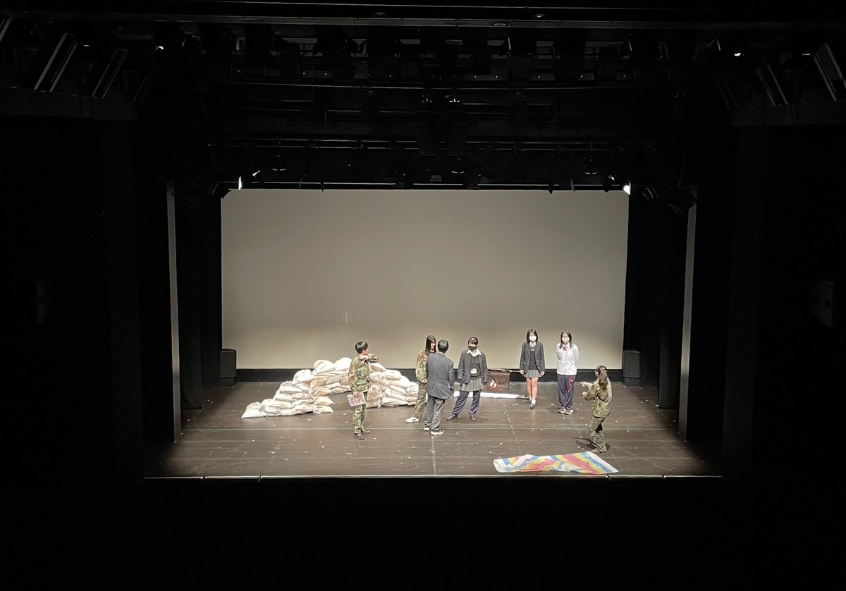ktkr_act's tweet photo. このあと15:25より
東京芸術劇場 シアターウエストにて、
片倉高校演劇部による 「戦場のピクニック」 を上演いたします。

ご来場の皆さま、どうぞ温かい応援をよろしくお願いいたします！ https://t.co/0S75Irs16e