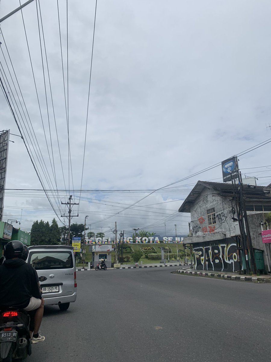 Sludgefuzzion's tweet image. Si tiba tiba di magelang tuh