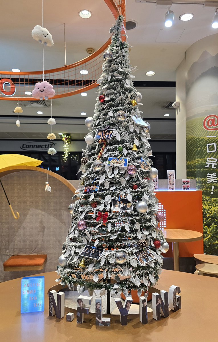 N.Fias! come chill and relax at our N.Flying Summer Rain Cafe event! 🥰

ps: we do hope that it wouldn't rain these two days 🤞🏻🙏🏻

🗓 22–23 Nov (Sat–Sun)
📍 At Tea 署茗職茶 @ 313 Somerset
#NFlyingSummerRainCafe #NFlying #엔플라잉 #NFlyinginSG