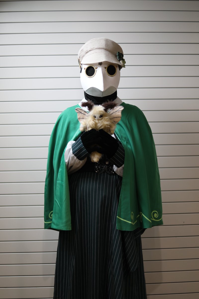 tabibito_sarina's tweet image. #三連休はフォロワーさんが増えるらしい 
こんにちは。
ペストマスクを被る緑の旅人、名をサリナと申します。
四葉のクローバーのように小さな幸せをお届けしながら、イベントに参加したり、絵を描いたり……相棒のレイカさんと共に巡っています。
この機会に是非知っていただければと思います。