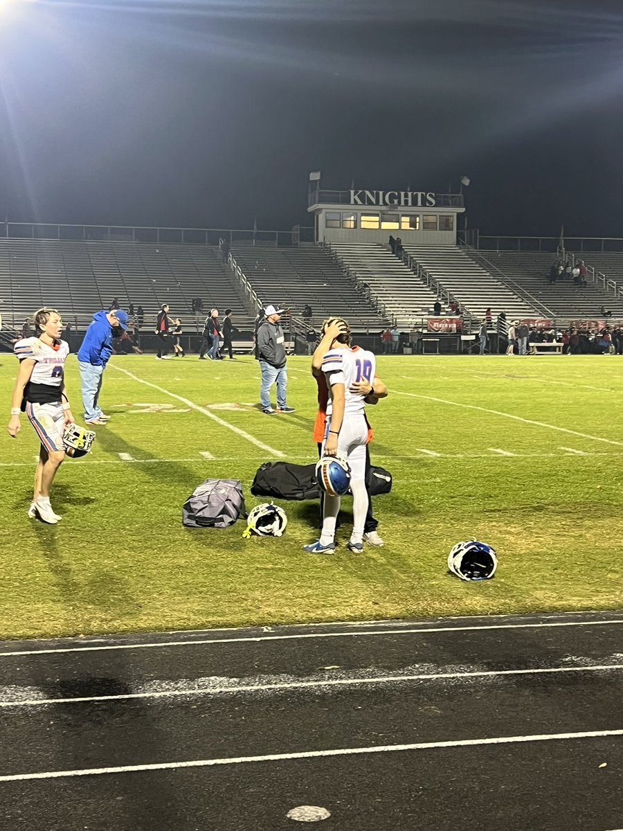 CoachEBenton's tweet photo. Believe in a kid. Give him confidence. Give him shit when it doesn’t go well. Build him back up. Trust him. Watch him perform under pressure because you’ve put him through a pressure cooker. https://t.co/tpSpXswrqJ