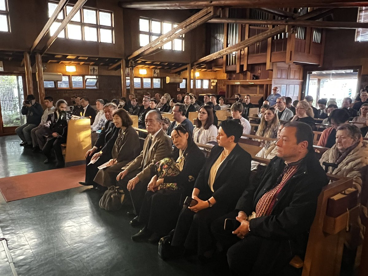 今日はホロドモール追悼集会
ウクライナにいた時はホロドモール記念館に行って追悼した
参加されている人達は多くが知り合いでまるでウクライナにいるようだ。
色々と問題をお話し出来そうだ。

クラヤヌィのメンバー
オクサーナさん
イーゴルさん
ナタリアさん
ドミトロパパ(ナタリアさんの旦那)